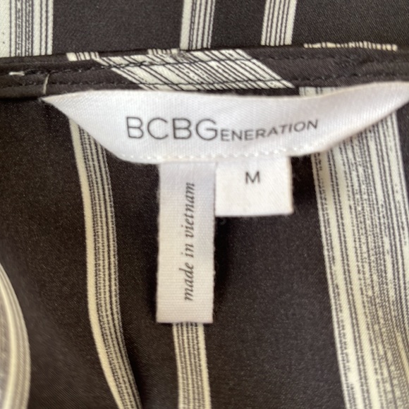 BCBG BLACK and white TOP - Picture 7 of 9
